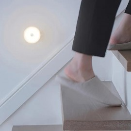 1個のLEDモーションセンサーナイトライト、丸い屋内壁灯、ソフトウォームライト - エネルギー効率、自動オン/オフ、磁気マウント、充電式リチウム電池、USB充電可能、家庭、オフィス、寝室、ホテル、パーティー、レストランの装飾に最適、寝室照明 | モダンな壁灯 | 耐久性のあるプラスチックランプ
